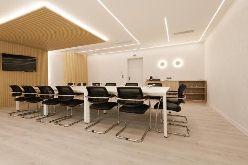 LUX&EASY Signature Syggrou 234