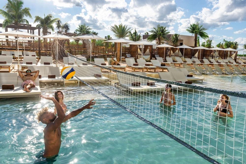 Hyatt Vivid Gran Island