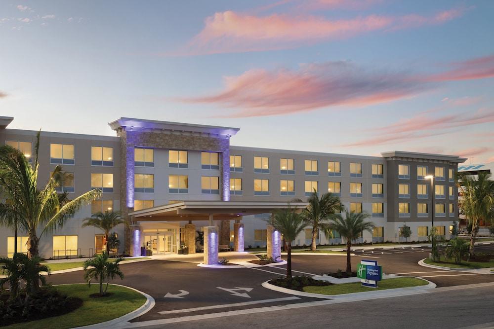 Holiday Inn Express Cape Canaveral an IHG Hotel