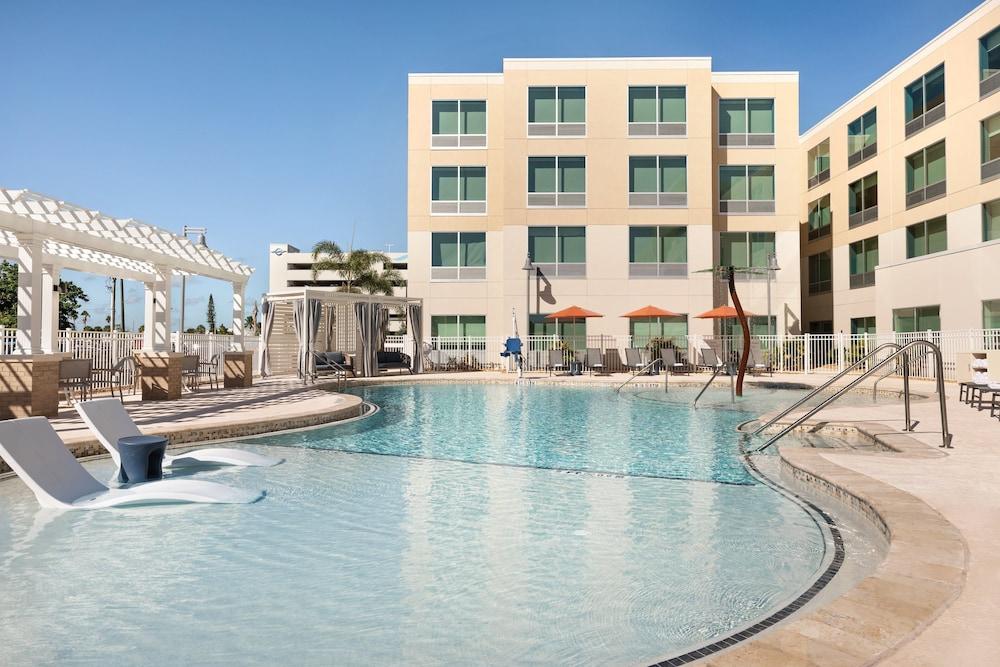 Holiday Inn Express Cape Canaveral an IHG Hotel