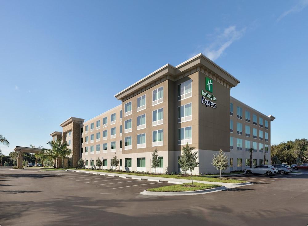 Holiday Inn Express Cape Canaveral an IHG Hotel