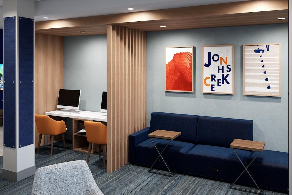 Holiday Inn Express Cape Canaveral an IHG Hotel
