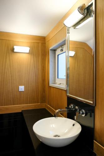 4U Lisbon Airport Suites