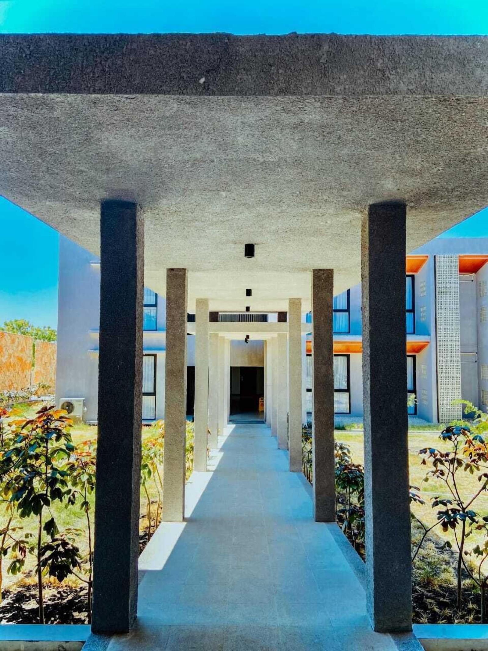 Kambaniru Beach Hotel & Resort
