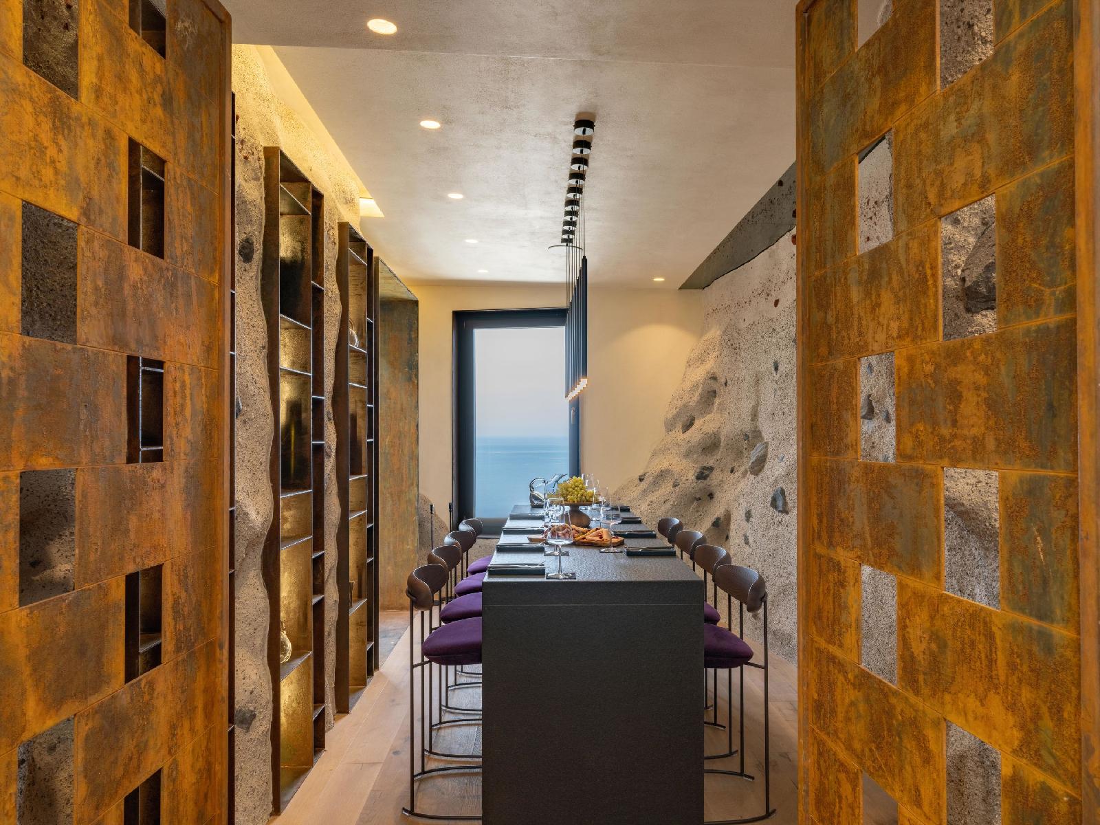 Santo Mine Oia Suites