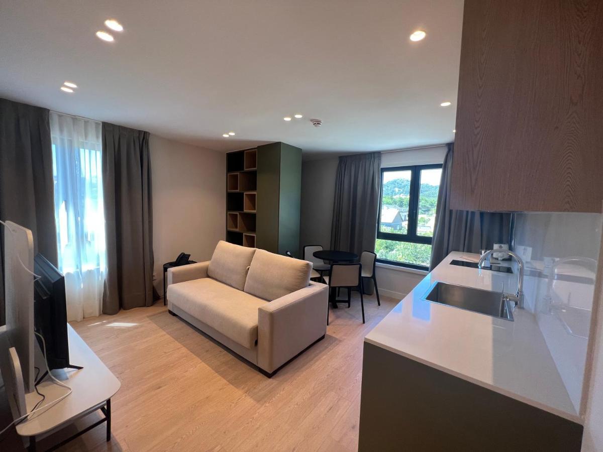 Hotel H4