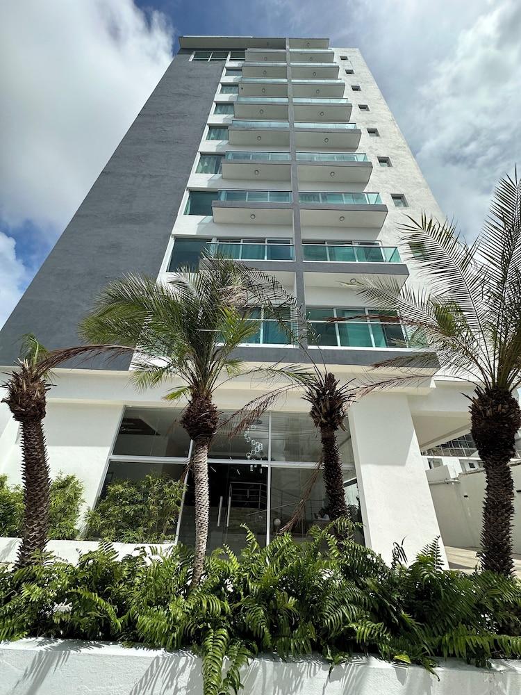 Central Suites Tower