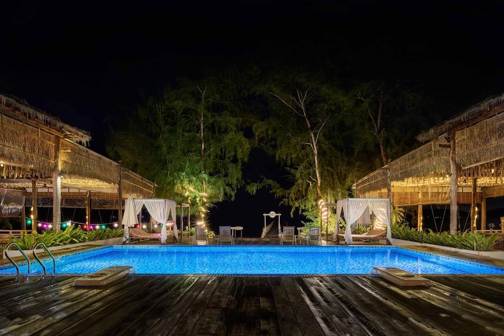 Eden Beach Resort
