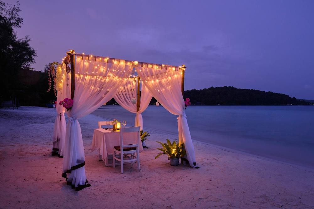 Eden Beach Resort