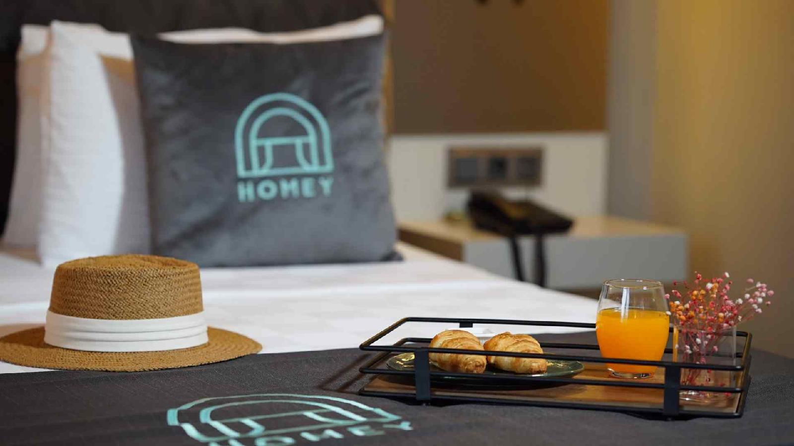 Homey AirPort Hotel