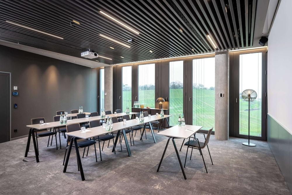 Radisson Blu Hotel At Porsche Design Tower Stuttgart