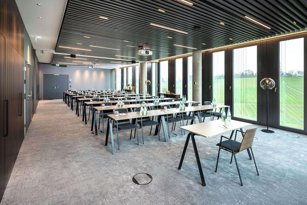 Radisson Blu Hotel At Porsche Design Tower Stuttgart