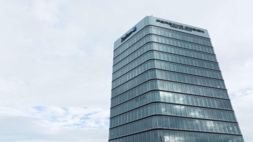 Radisson Blu Hotel At Porsche Design Tower Stuttgart