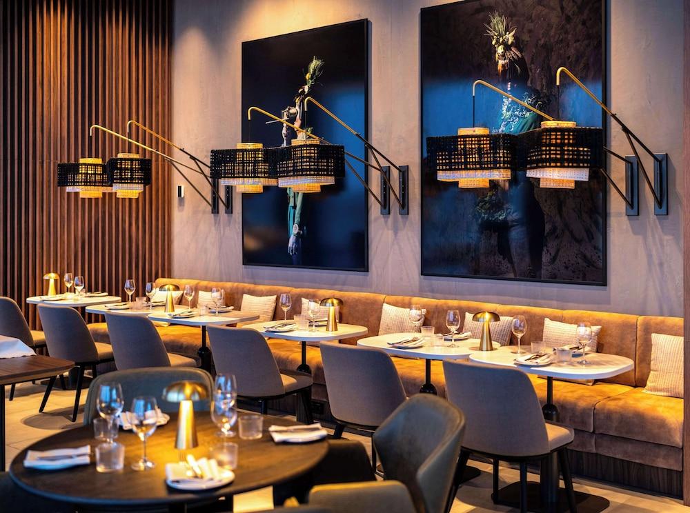 Radisson Blu Hotel At Porsche Design Tower Stuttgart
