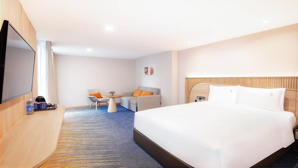 Holiday Inn Express & Suites Bangkok Central Pier