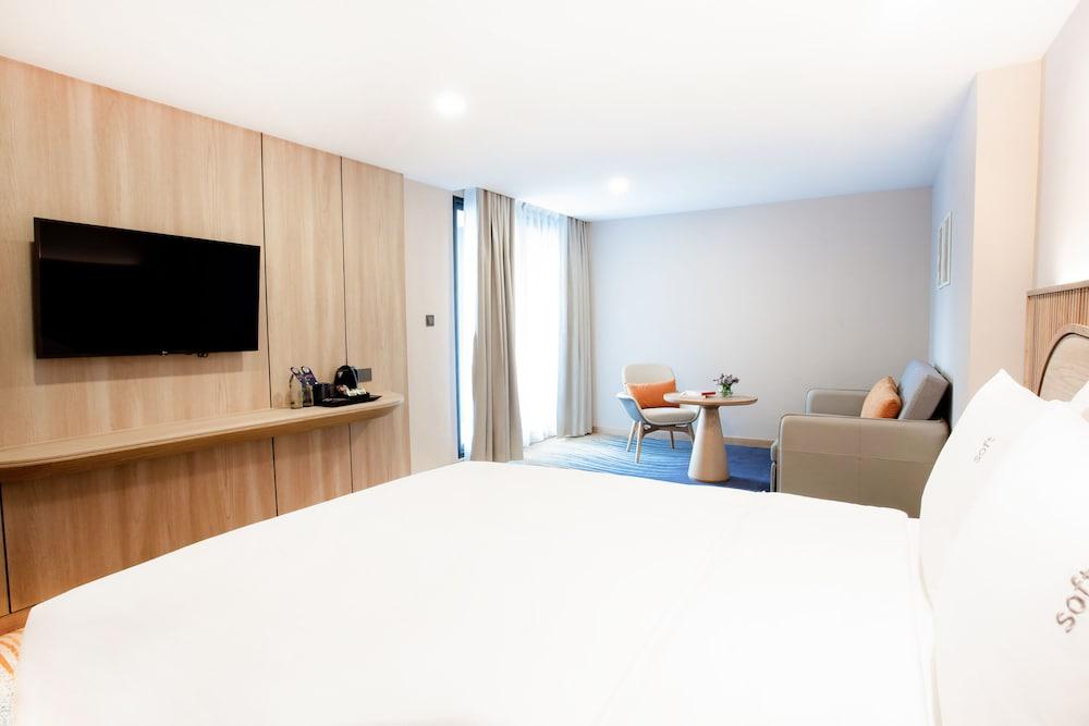 Holiday Inn Express & Suites Bangkok Central Pier