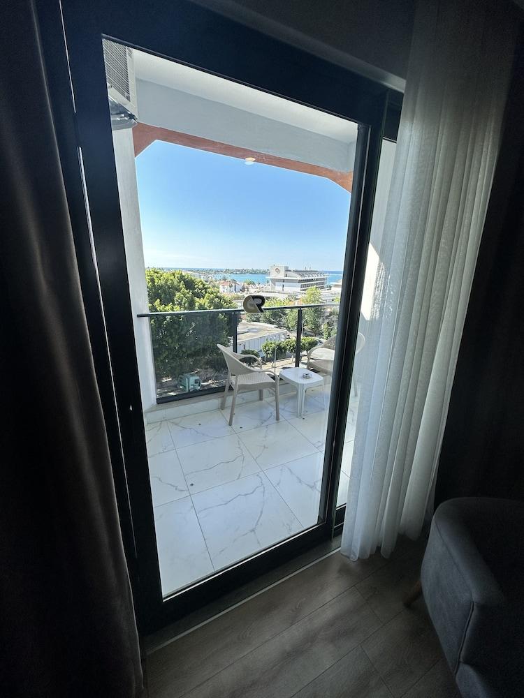 Side Golden Rock Hotel & Spa