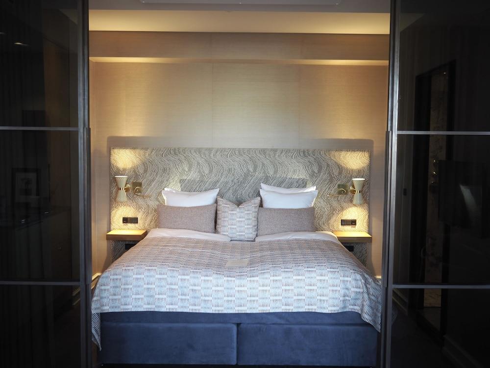 Hypernym Luxury Apartments