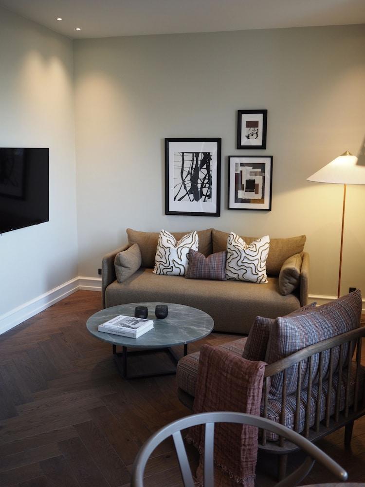 Hypernym Luxury Apartments