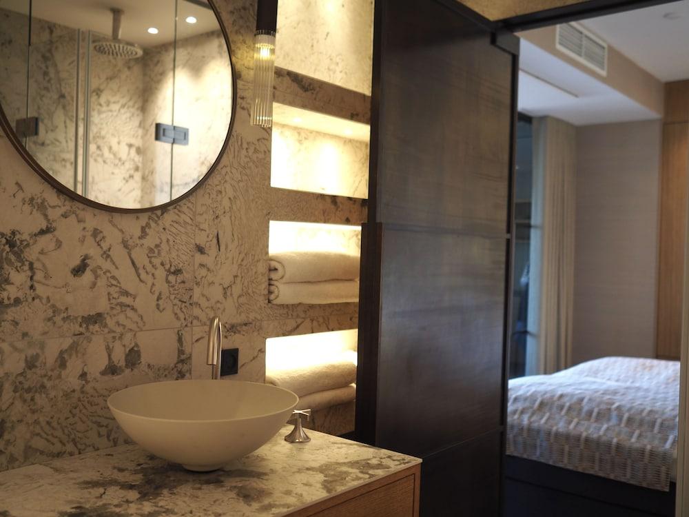 Hypernym Luxury Apartments