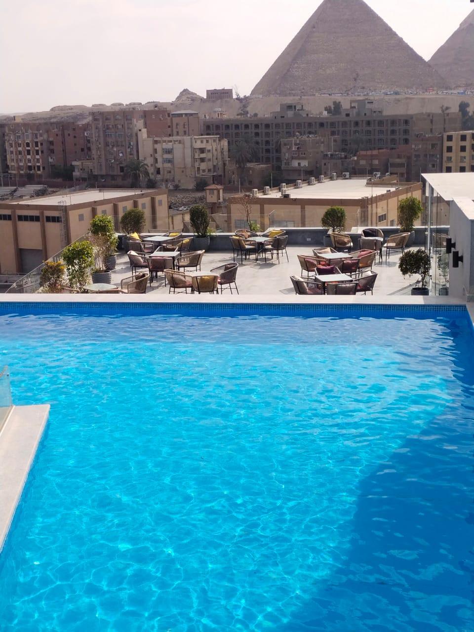 Pyramid Front Hotel