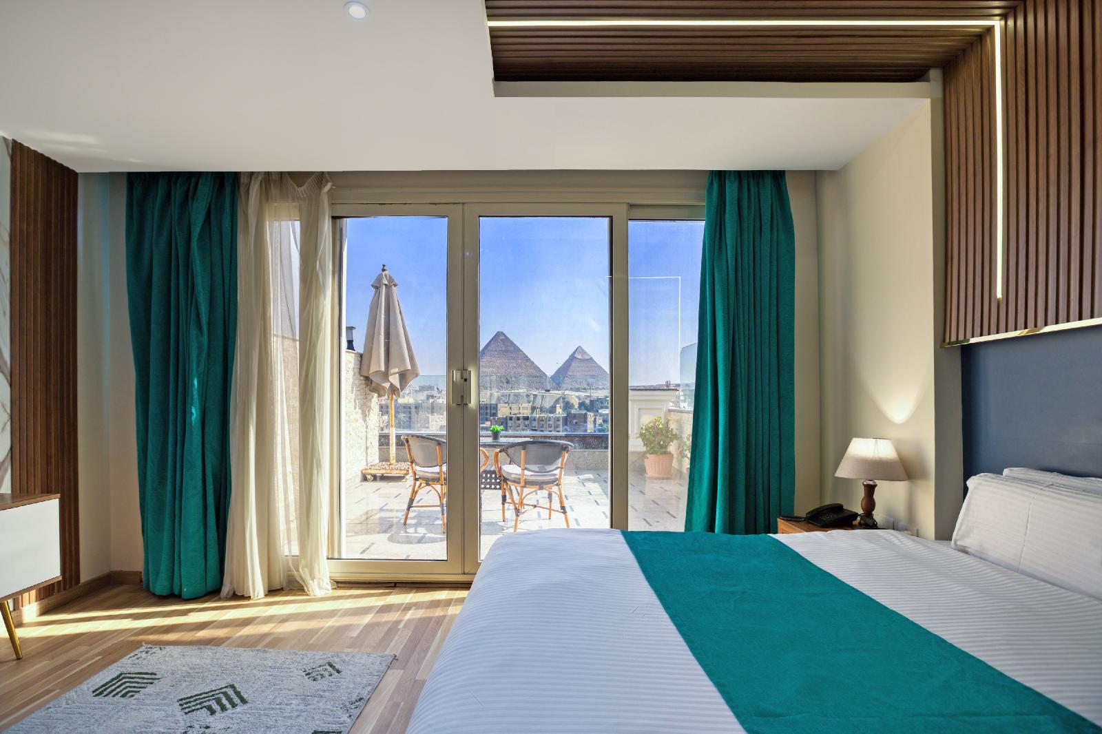 Pyramid Front Hotel