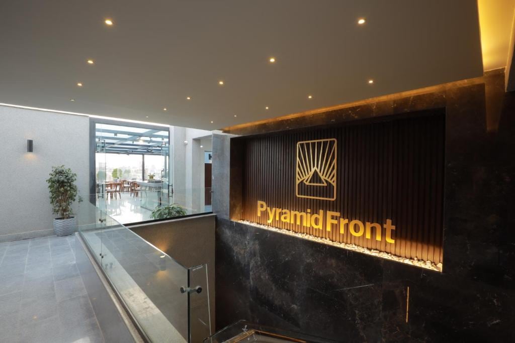 Pyramid Front Hotel
