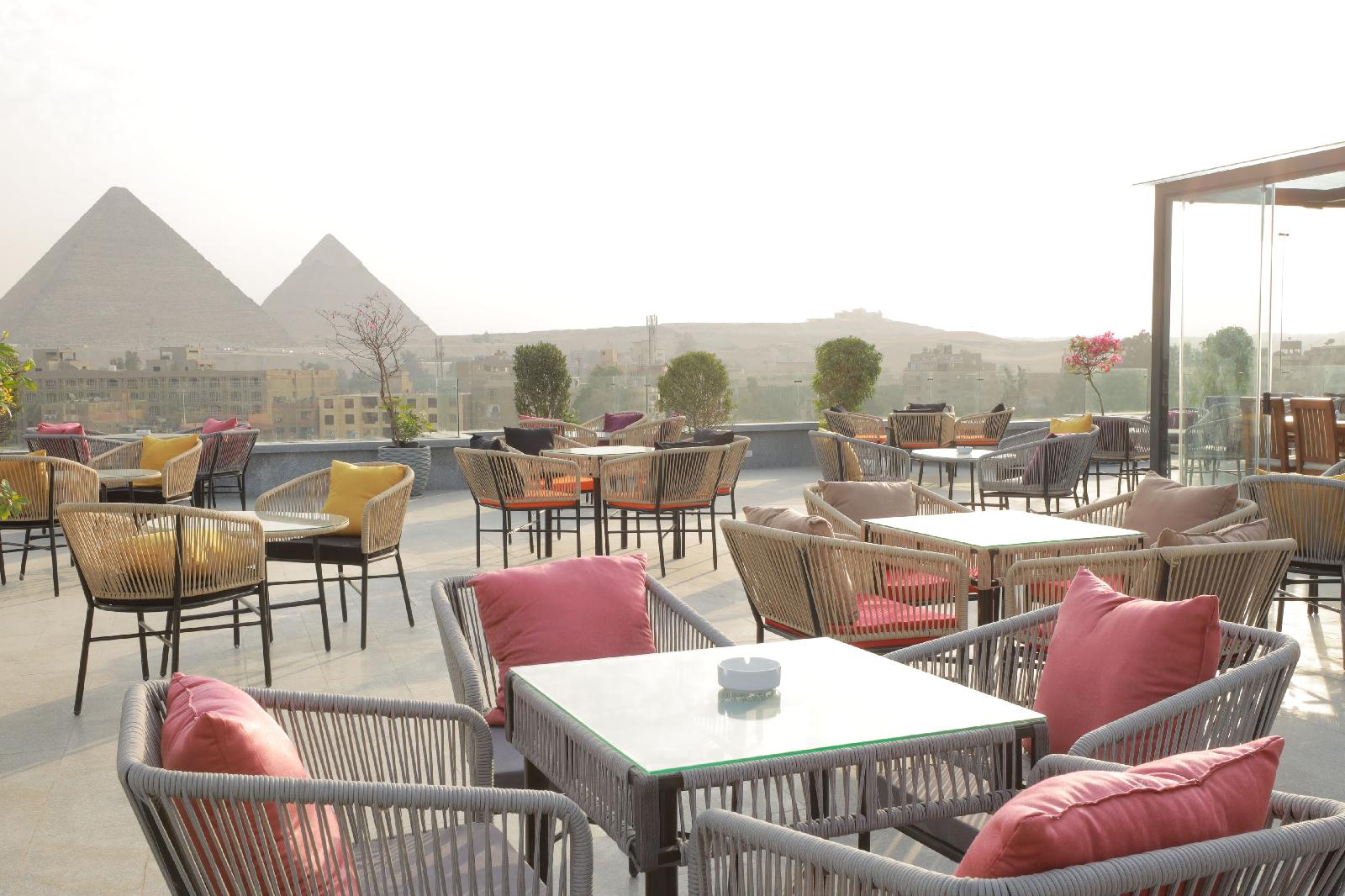 Pyramid Front Hotel