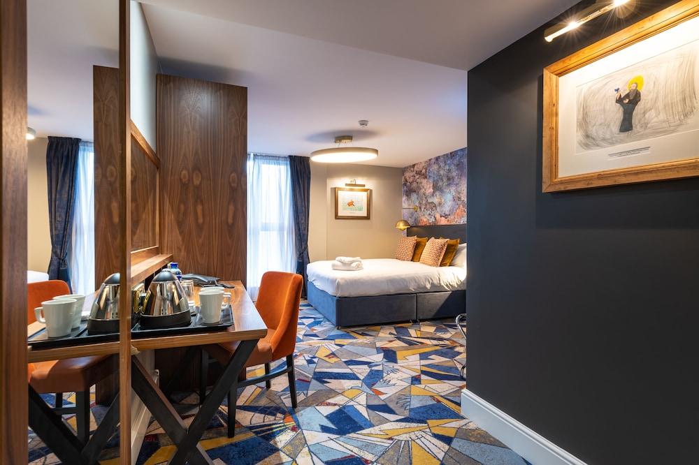 Keavan's Port Hotel