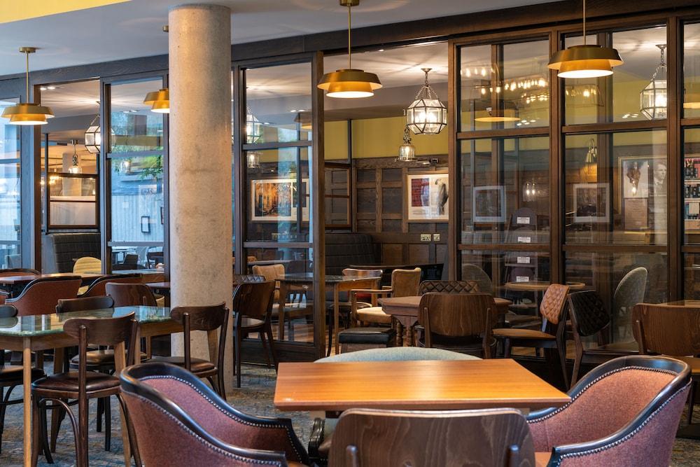 Keavan's Port Hotel