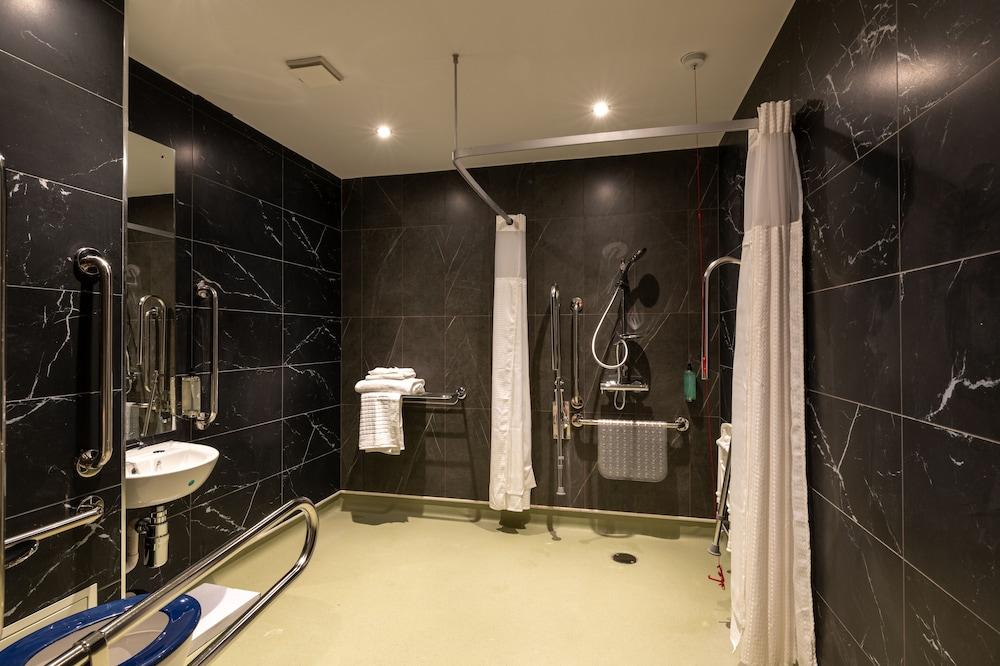 Keavan's Port Hotel