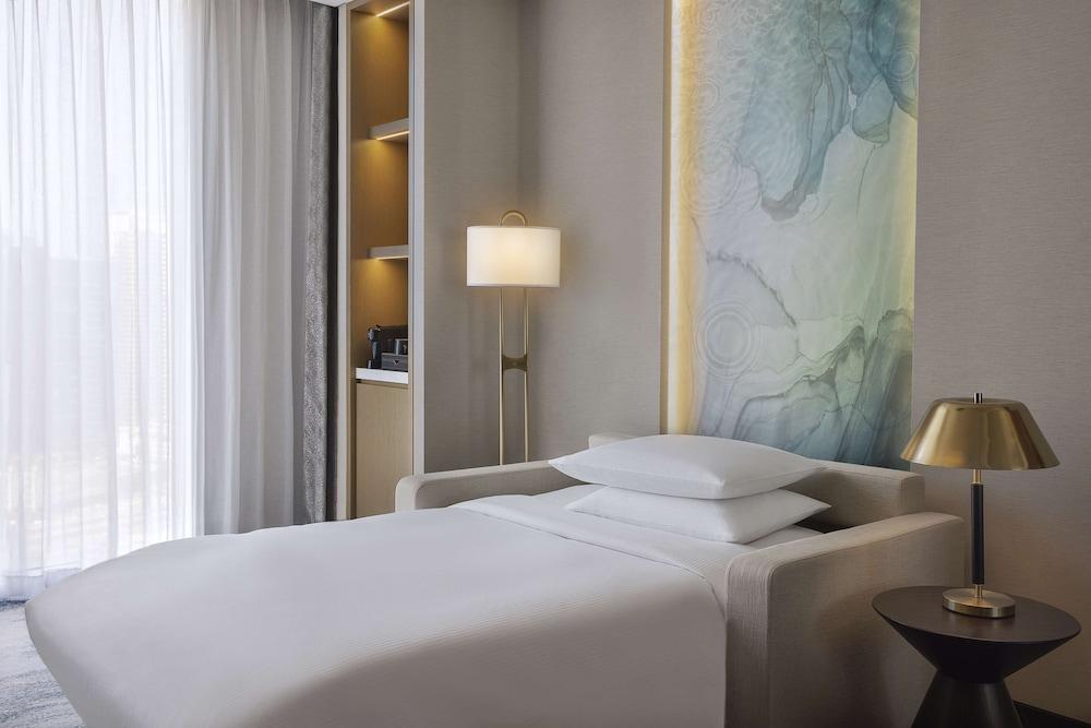 Embassy Suites by Hilton Dubai Business Bay