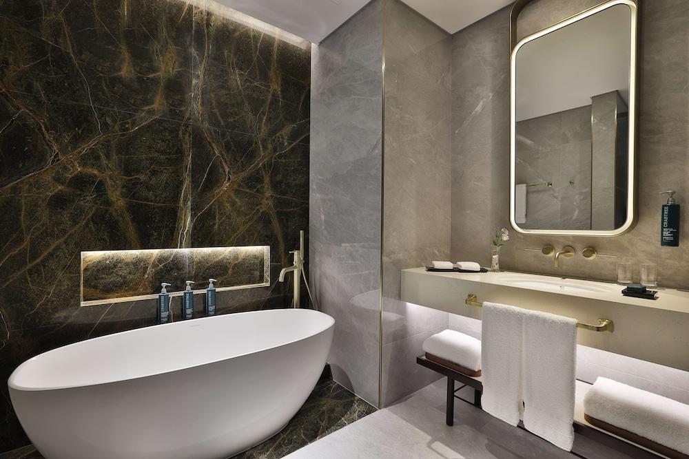 Embassy Suites by Hilton Dubai Business Bay