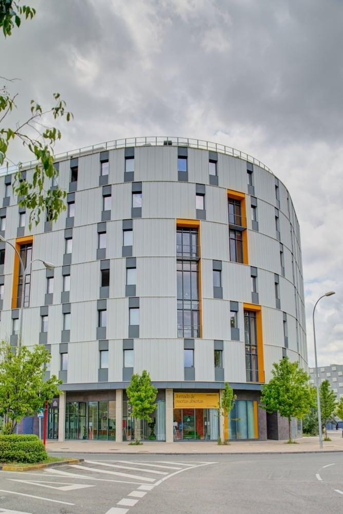 Estudios Y Habitaciones Modernas En Pamplona