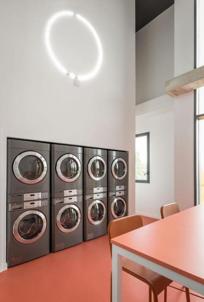 Estudios Y Habitaciones Modernas En Pamplona