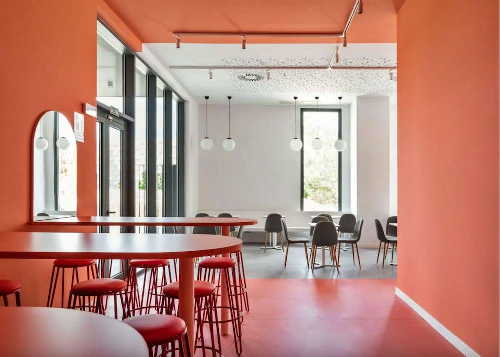 Estudios Y Habitaciones Modernas En Pamplona