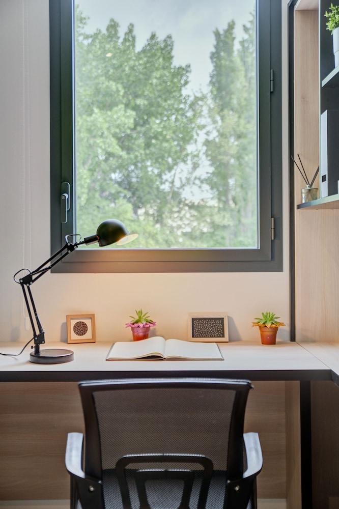 Estudios Y Habitaciones Modernas En Pamplona