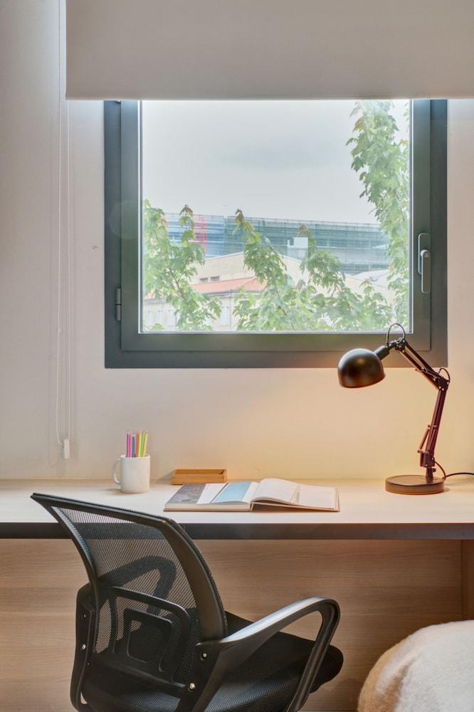 Estudios Y Habitaciones Modernas En Pamplona
