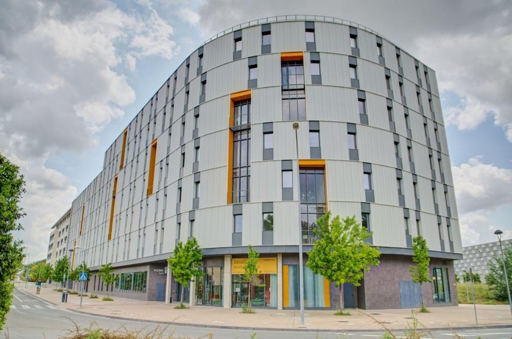 Estudios Y Habitaciones Modernas En Pamplona