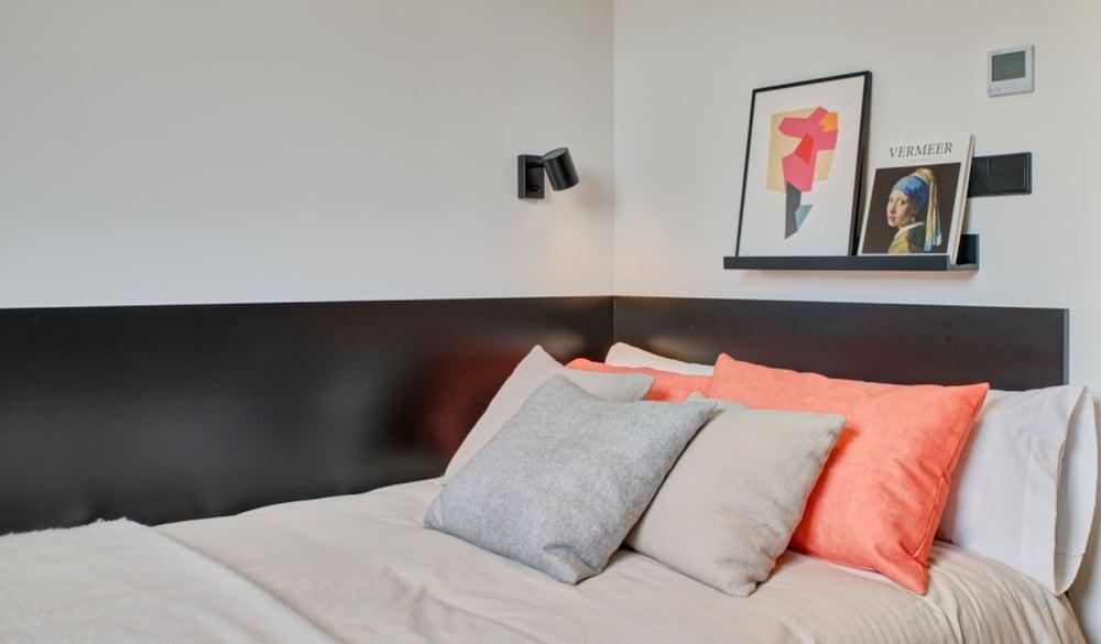 Estudios Y Habitaciones Modernas En Pamplona