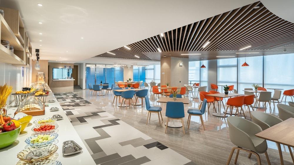 Holiday Inn Express Yangjiang City Center