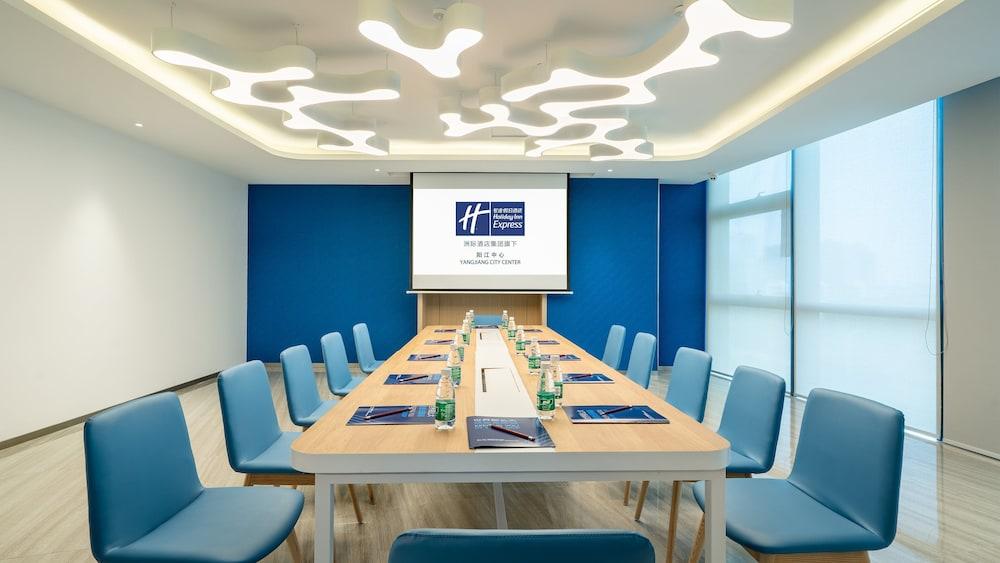 Holiday Inn Express Yangjiang City Center
