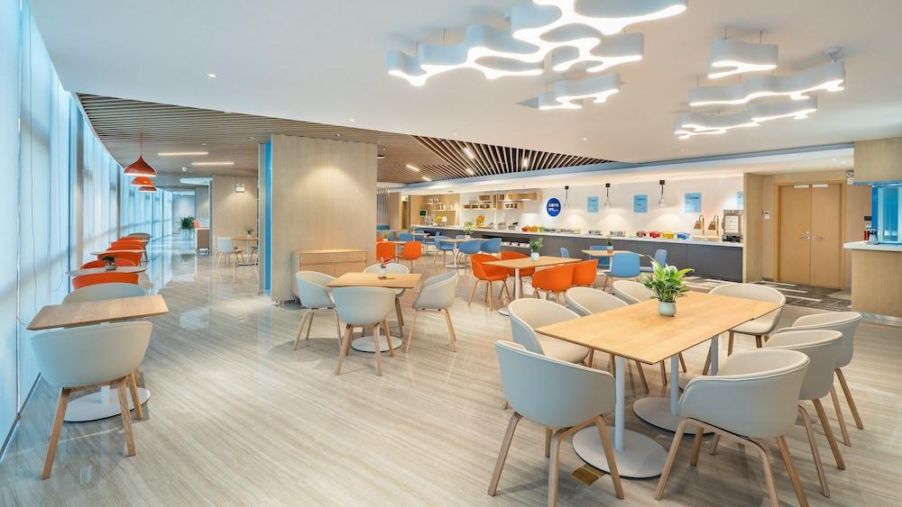 Holiday Inn Express Yangjiang City Center