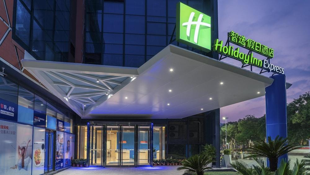 Holiday Inn Express Yangjiang City Center