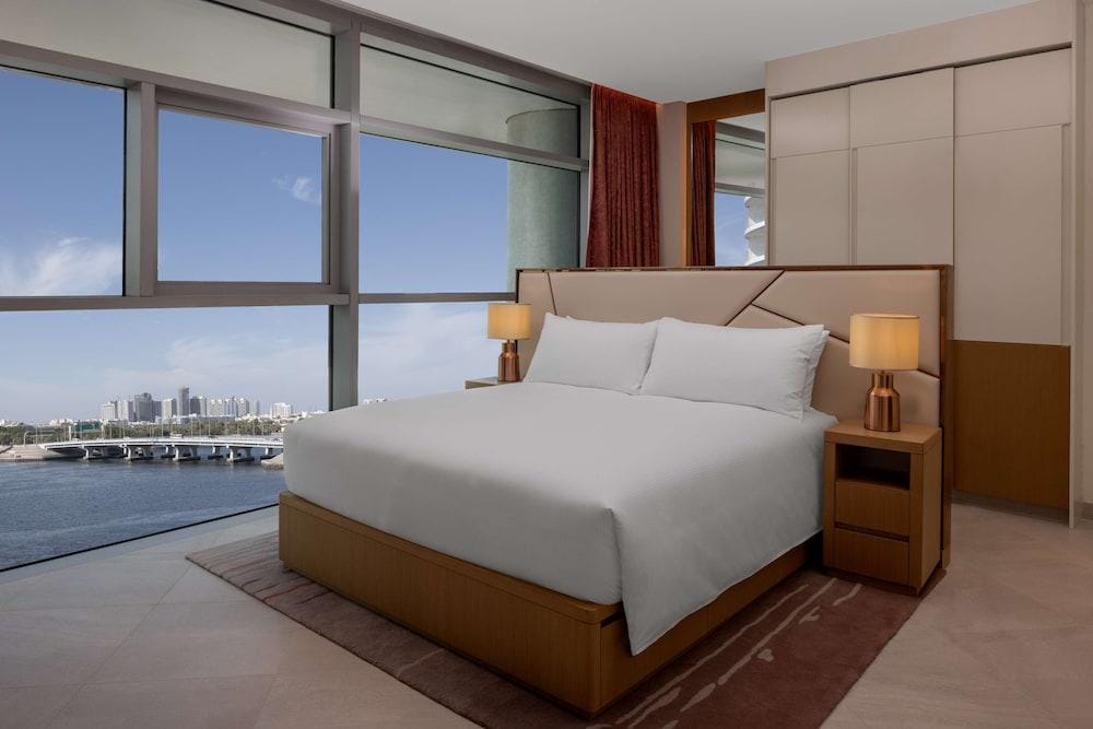 Hilton Dubai Creek Residences