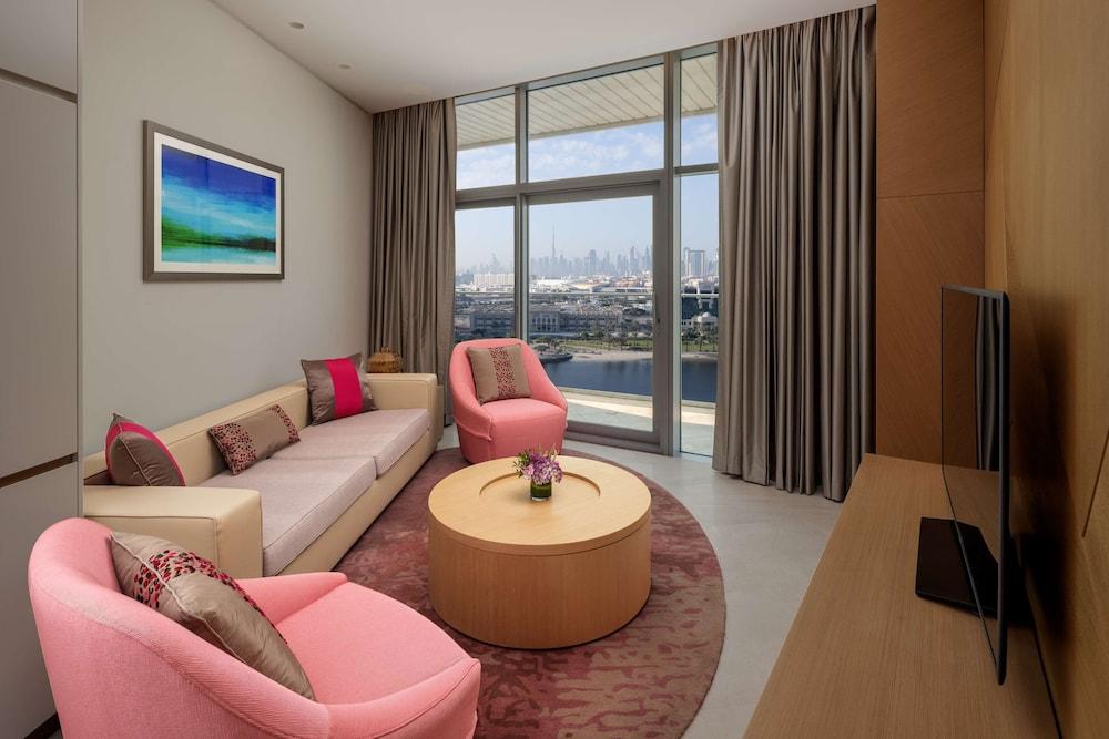 Hilton Dubai Creek Residences