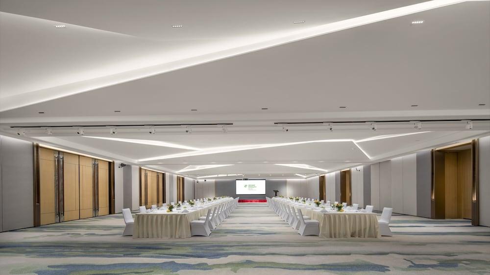 Holiday Inn Qinhuangdao Haigang
