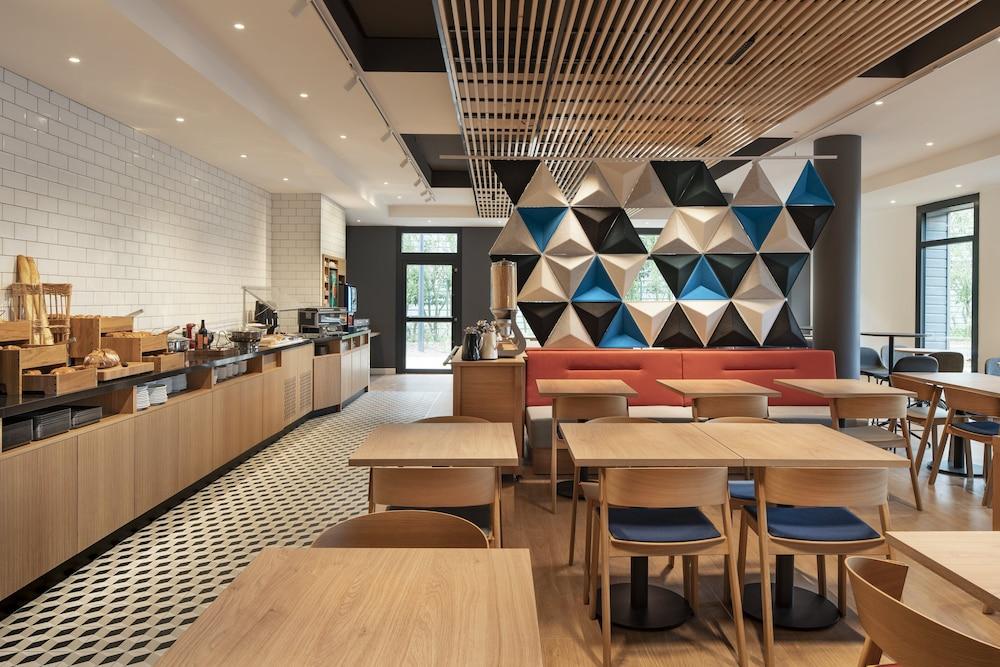 hotel Holiday Inn Express Marne La Vallee Val D Europe, An Ihg Hotel 