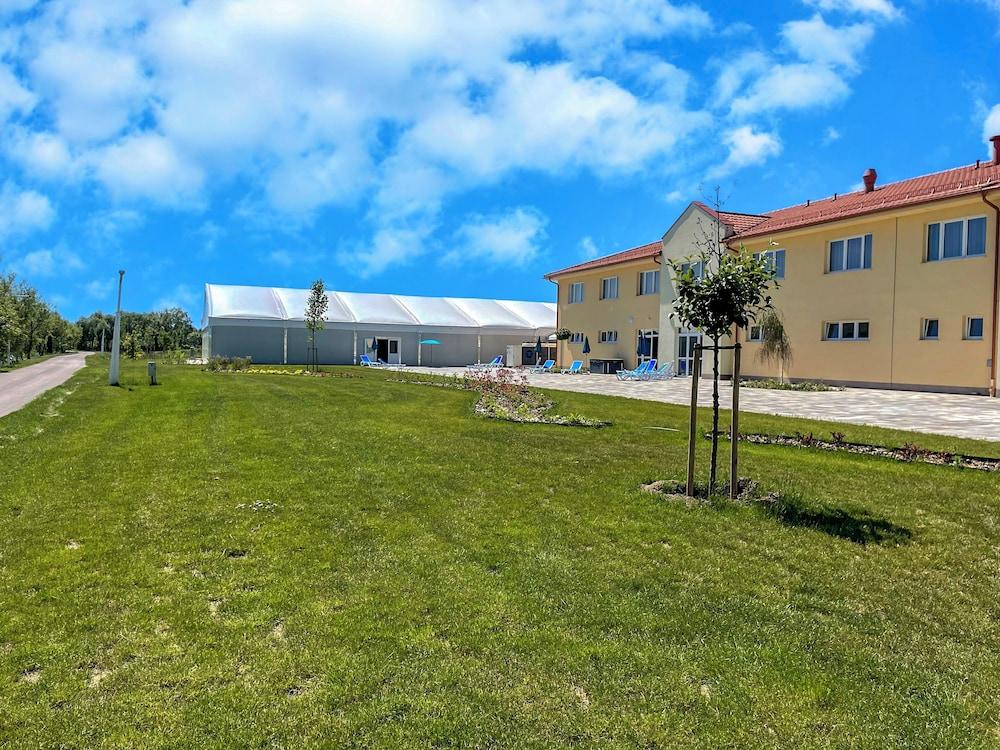 Gyirmot Sport & Wellness Hotel