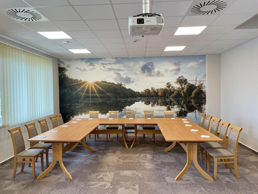 Gyirmot Sport & Wellness Hotel
